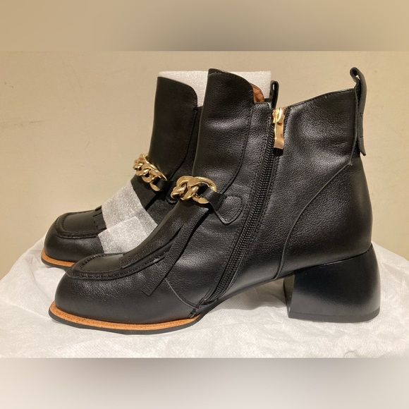 Black Leather Ankle Boots. NWOT. 250mm (Runs large- about 8/8.5) - Picture 1 of 10